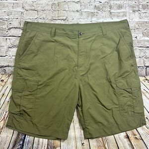 G.H. Bass & Co Shorts Men's Sz.42 Army Green Cargo Hiking‎ Fishing Lightweight